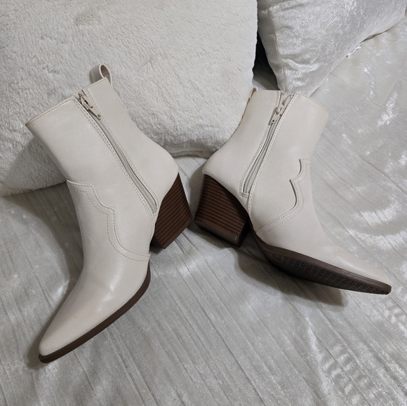 Elegant Cream Ankle Boots By Cupid Size 8 EUC Worn Once! - Picture 2 of 6